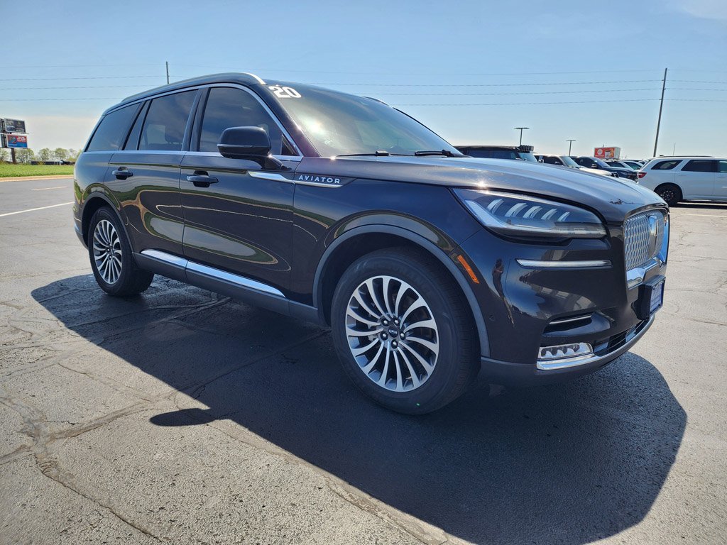 Used 2020 Infinite Black Metallic Lincoln Reserve image 3