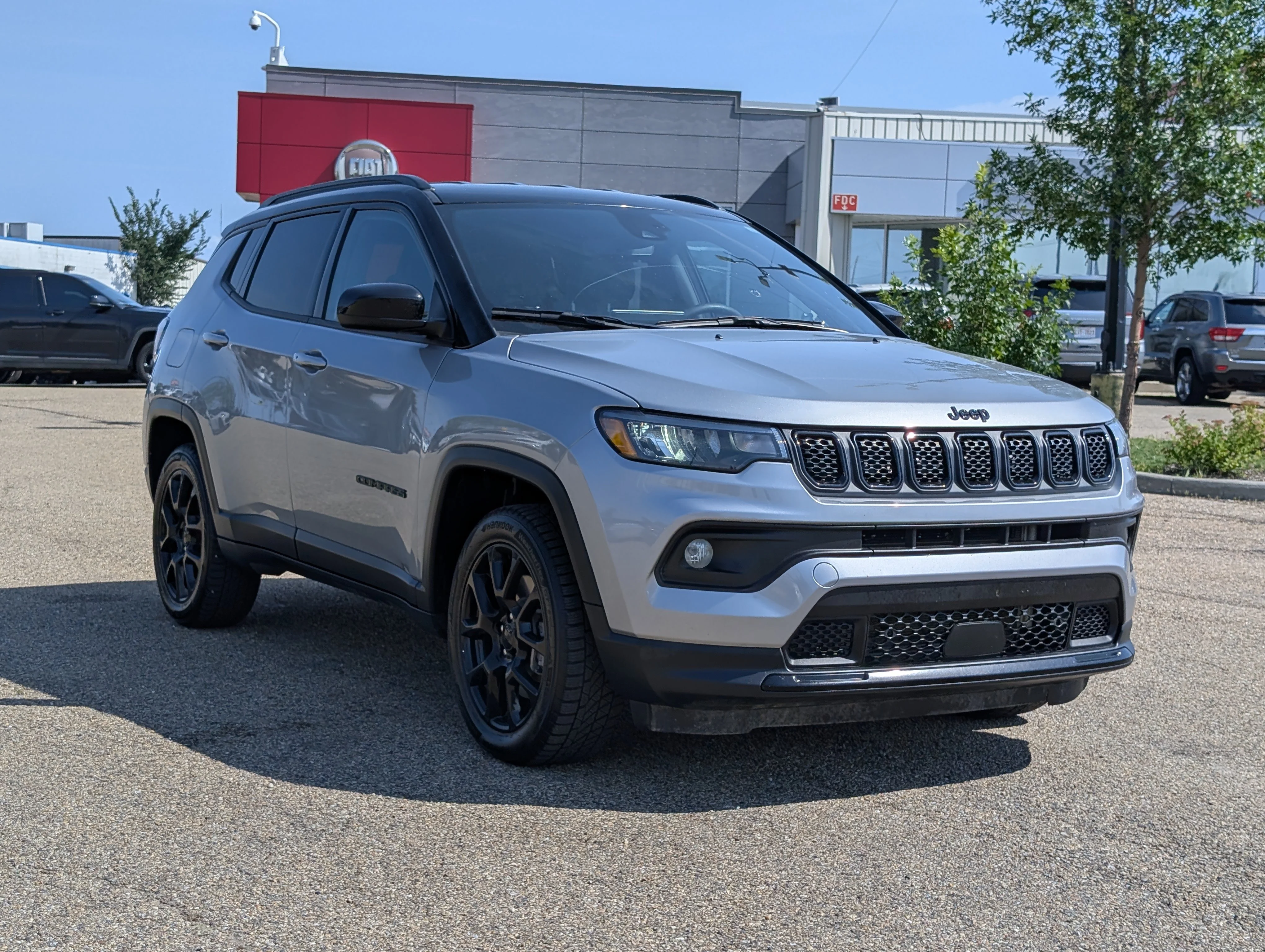 Used 2024 Silver Jeep Altitude image 9