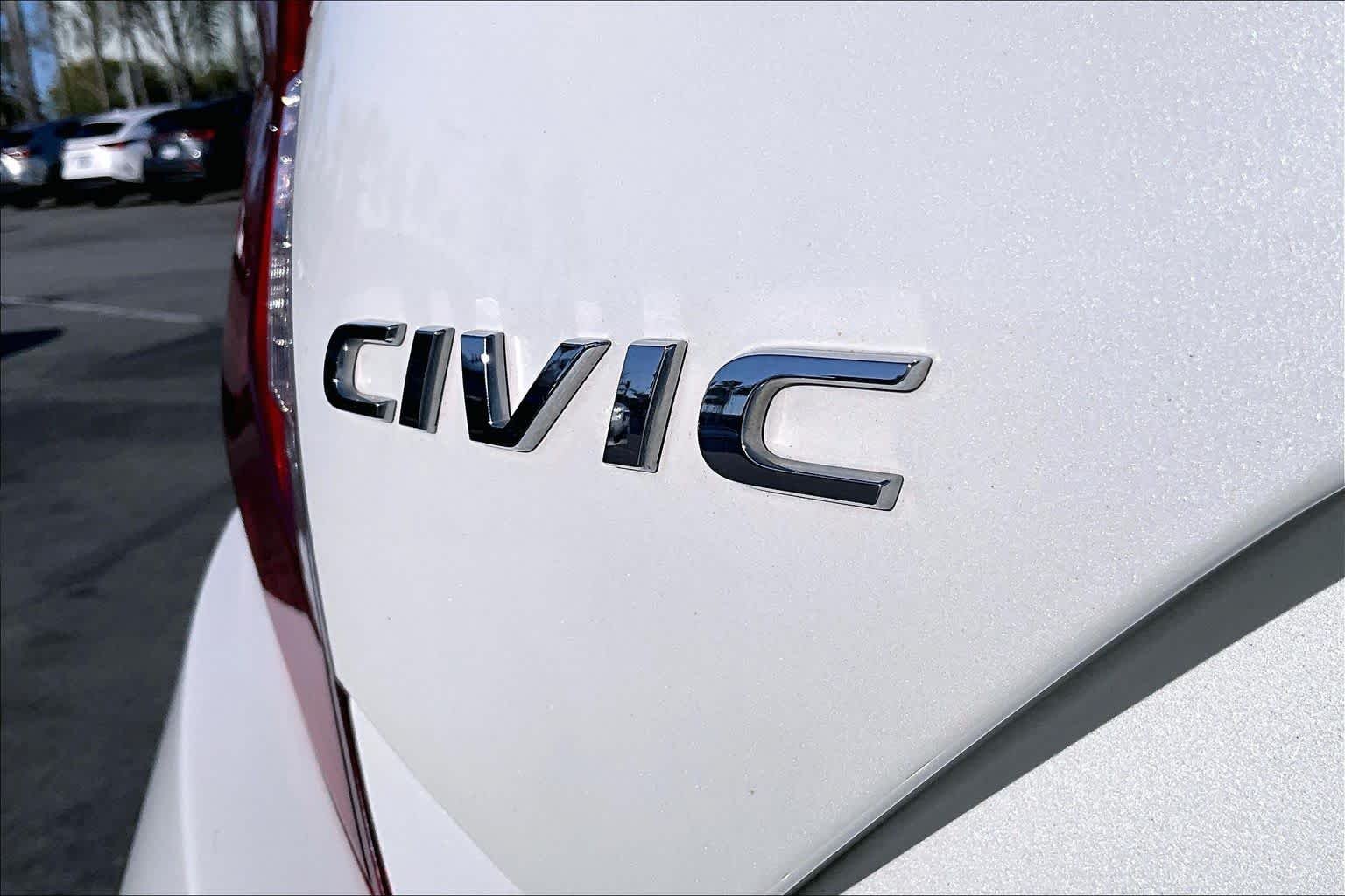 Used 2018 WHITE ORCHID PEARL Honda EX image 29