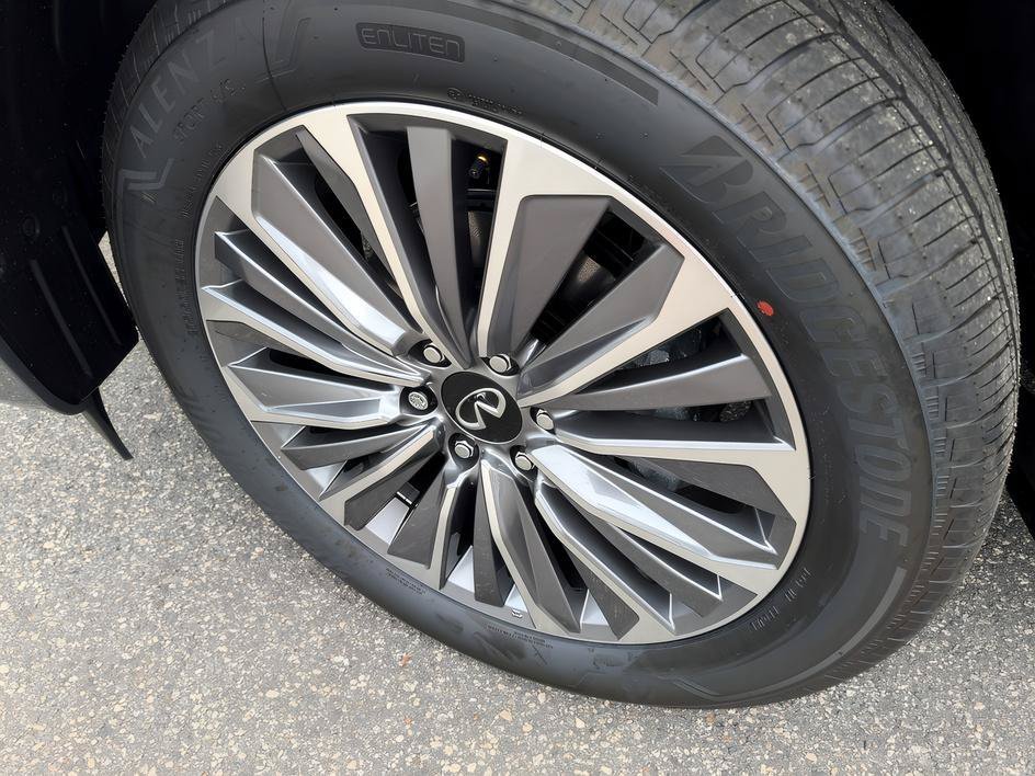 Certified Used 2026 Dynamic Metal INFINITI LUXE image 8