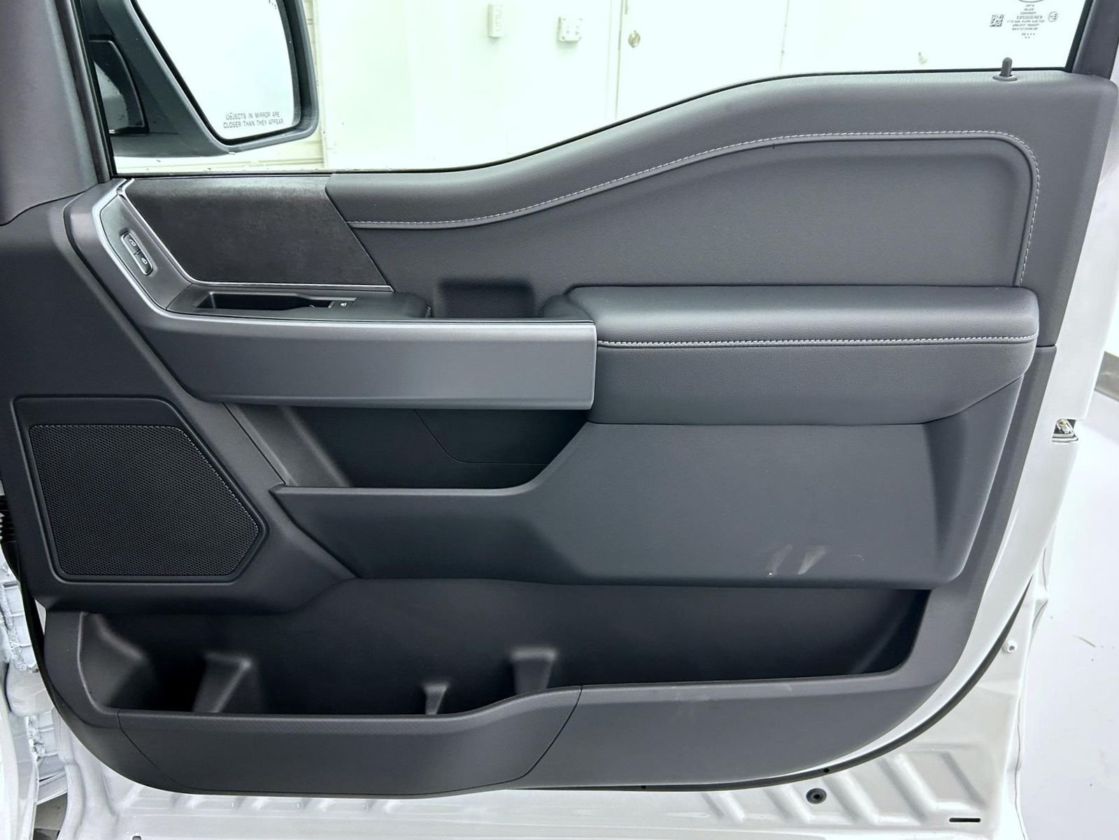 New 2026 Oxford White Ford XLT image 16