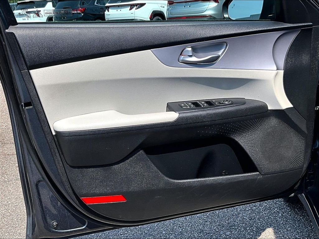 Used 2023 Gray Kia LXS image 9
