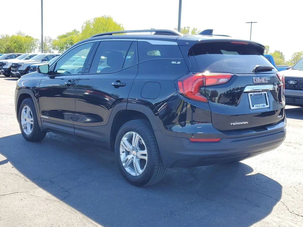 Used 2018 Ebony Twilight Metallic GMC SLE image 3