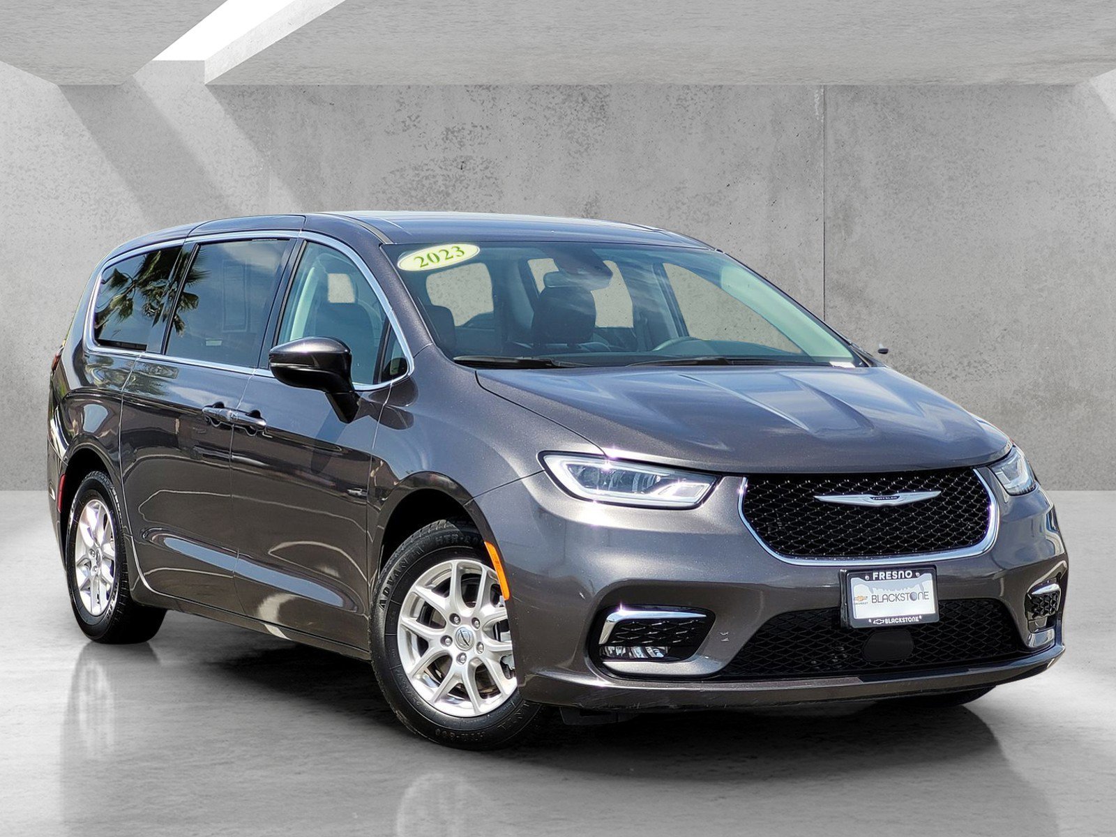 2023 Chrysler Pacifica Touring L's photo