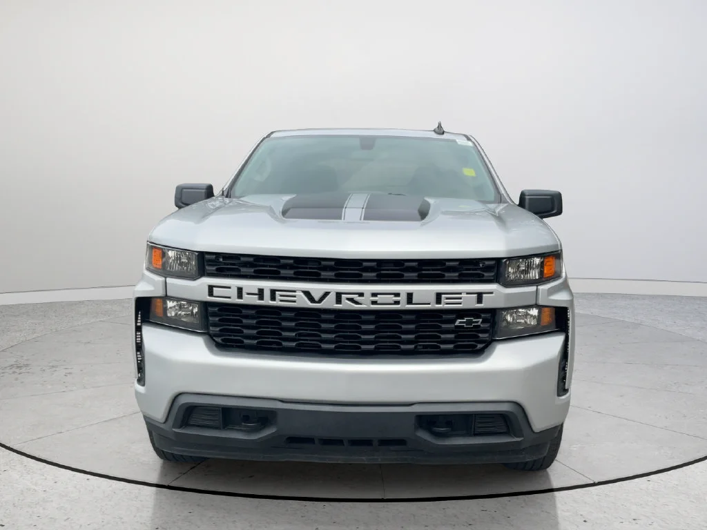 Used 2022 SILVER ICE METALLIC Chevrolet Custom image 3
