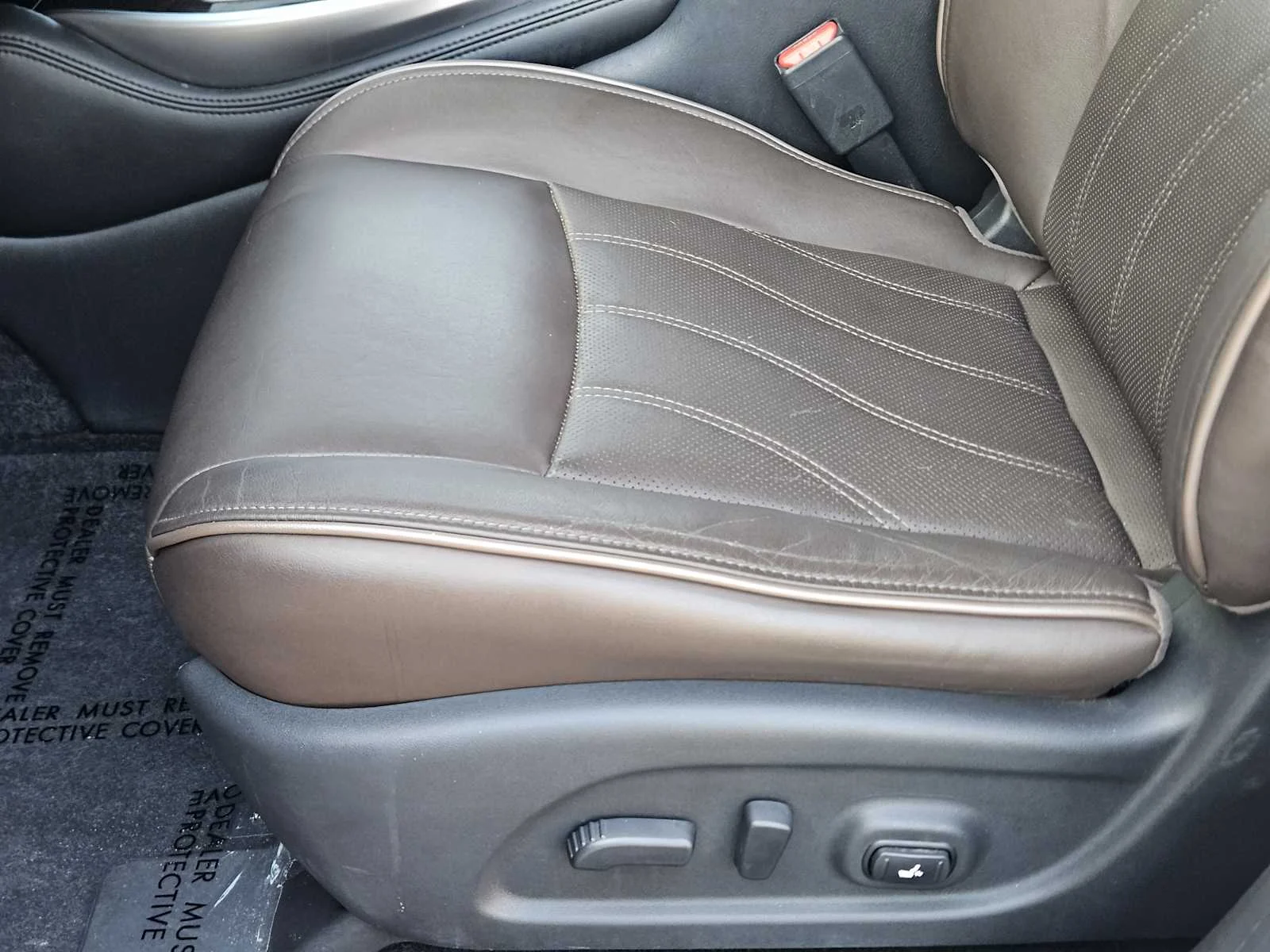 Used 2014 Moonlight White INFINITI  image 18