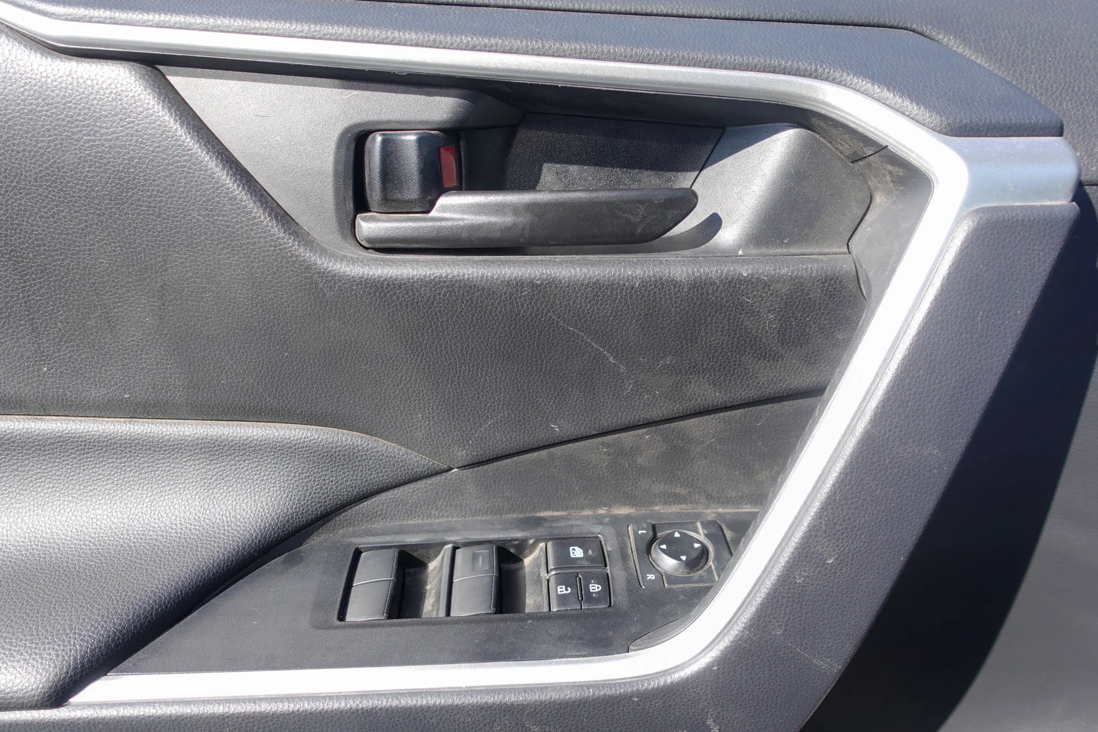 Used 2025 Magnetic Gray Metallic Toyota LE image 15