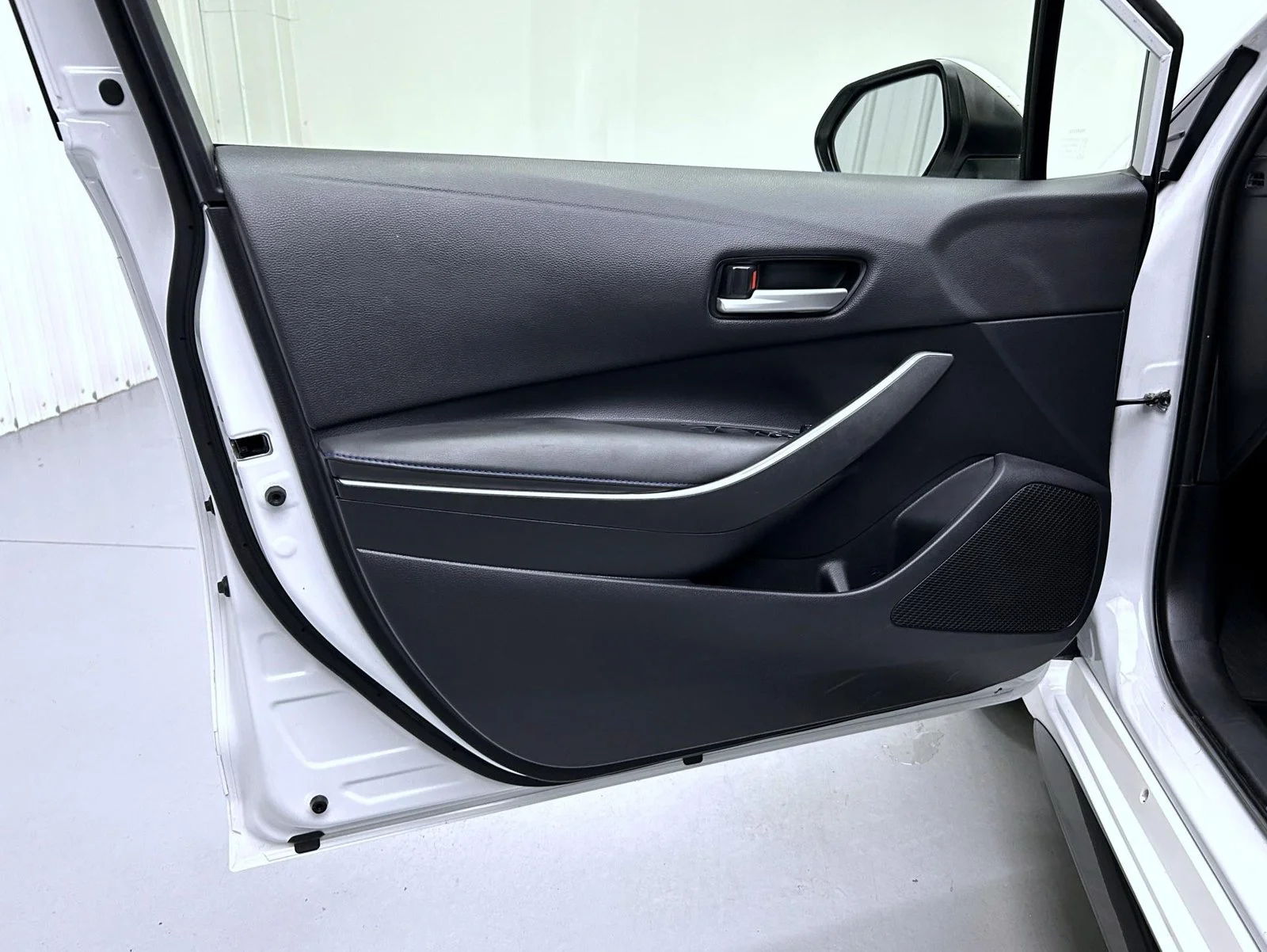 Used 2022 White Toyota SE image 9