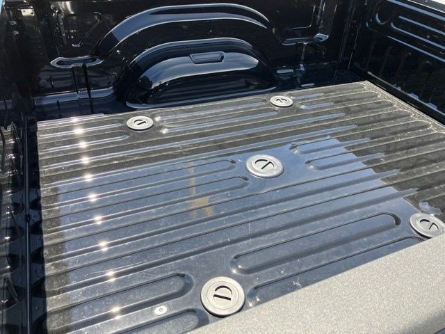New 2026 Diamond Black Crystal Pearl-Coat Exterior Paint RAM Laramie image 26