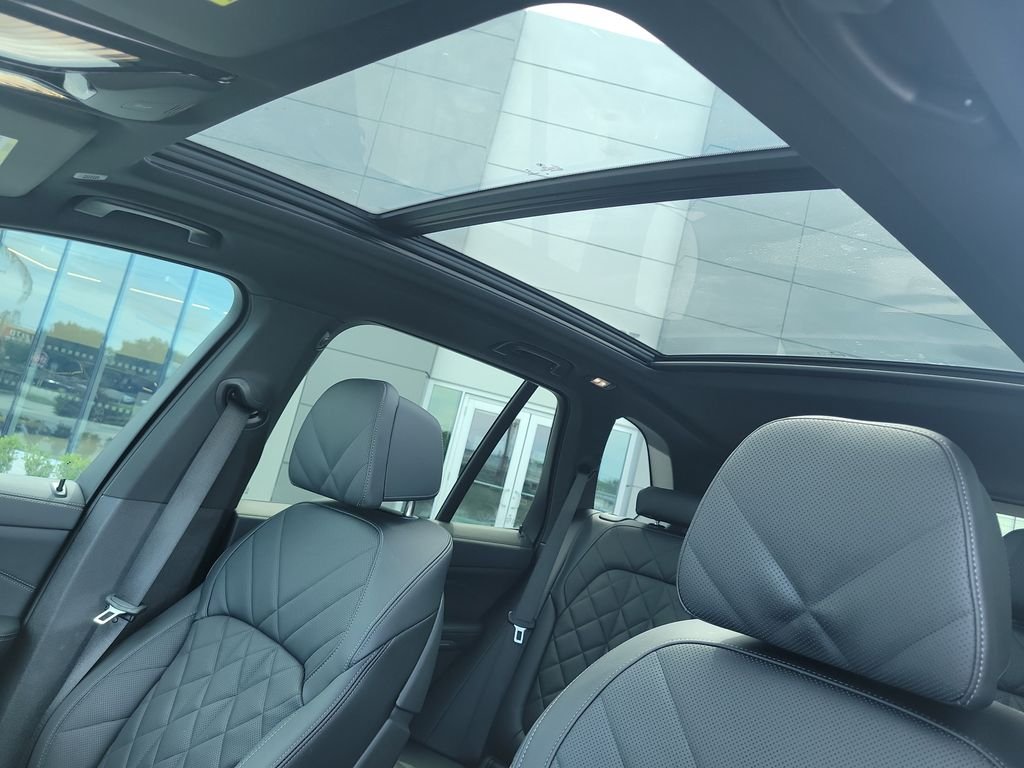 Used 2024 Black BMW sDrive40i image 28