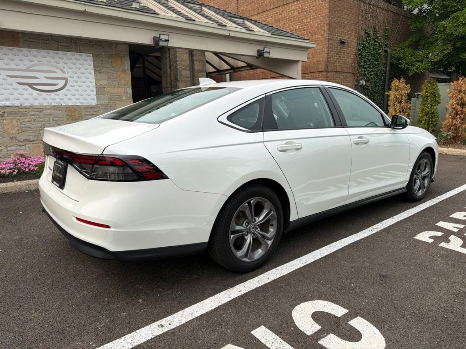 Certified Used 2024 Platinum White Pearl Honda EX image 8