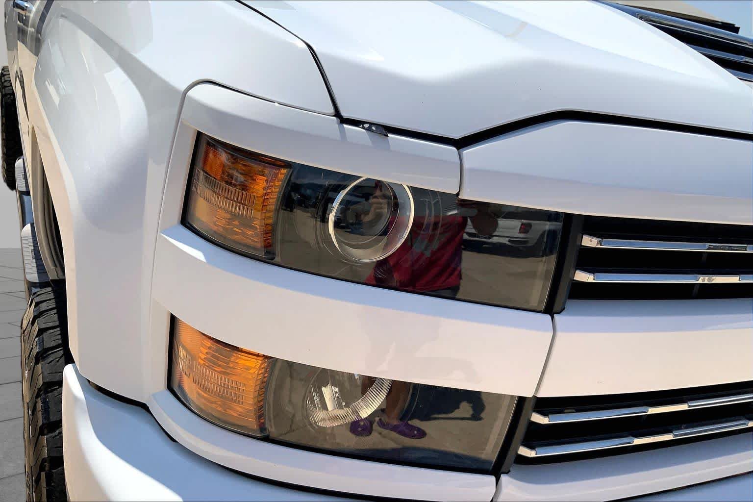 Used 2018 Summit White Chevrolet LT image 26