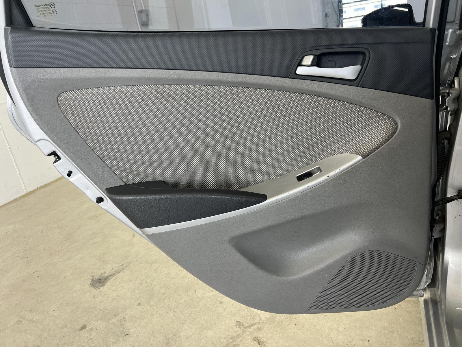 2012 Hyundai Accent GLS - Photo 21