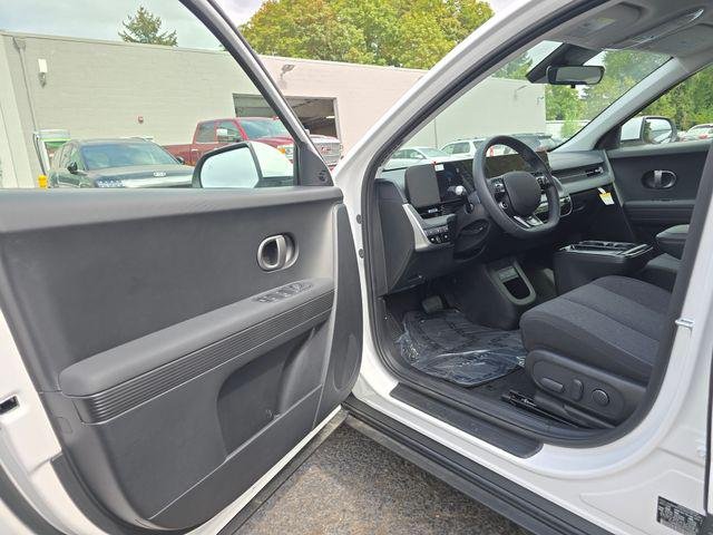 New 2026 White Hyundai SE image 19