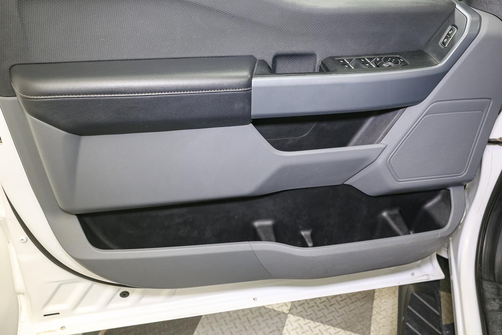 Used 2023 Oxford White FORD XL image 35