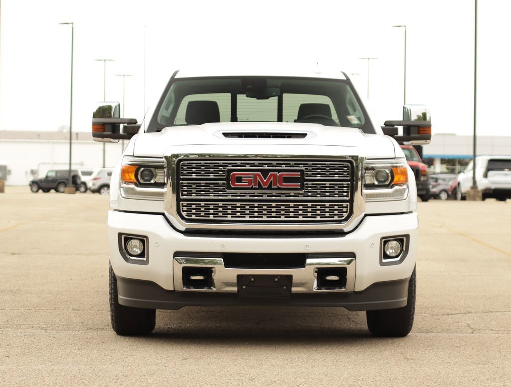 Used 2019 SUMMIT WHITE GMC Denali image 2