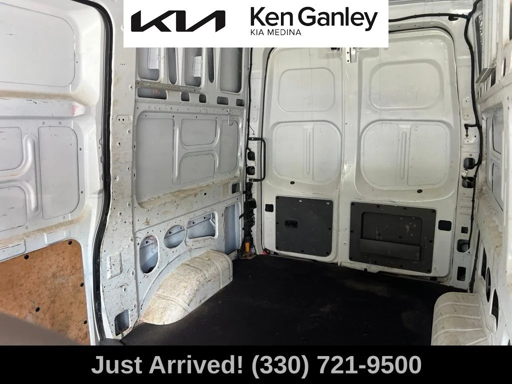 Used 2021 White Nissan S image 11