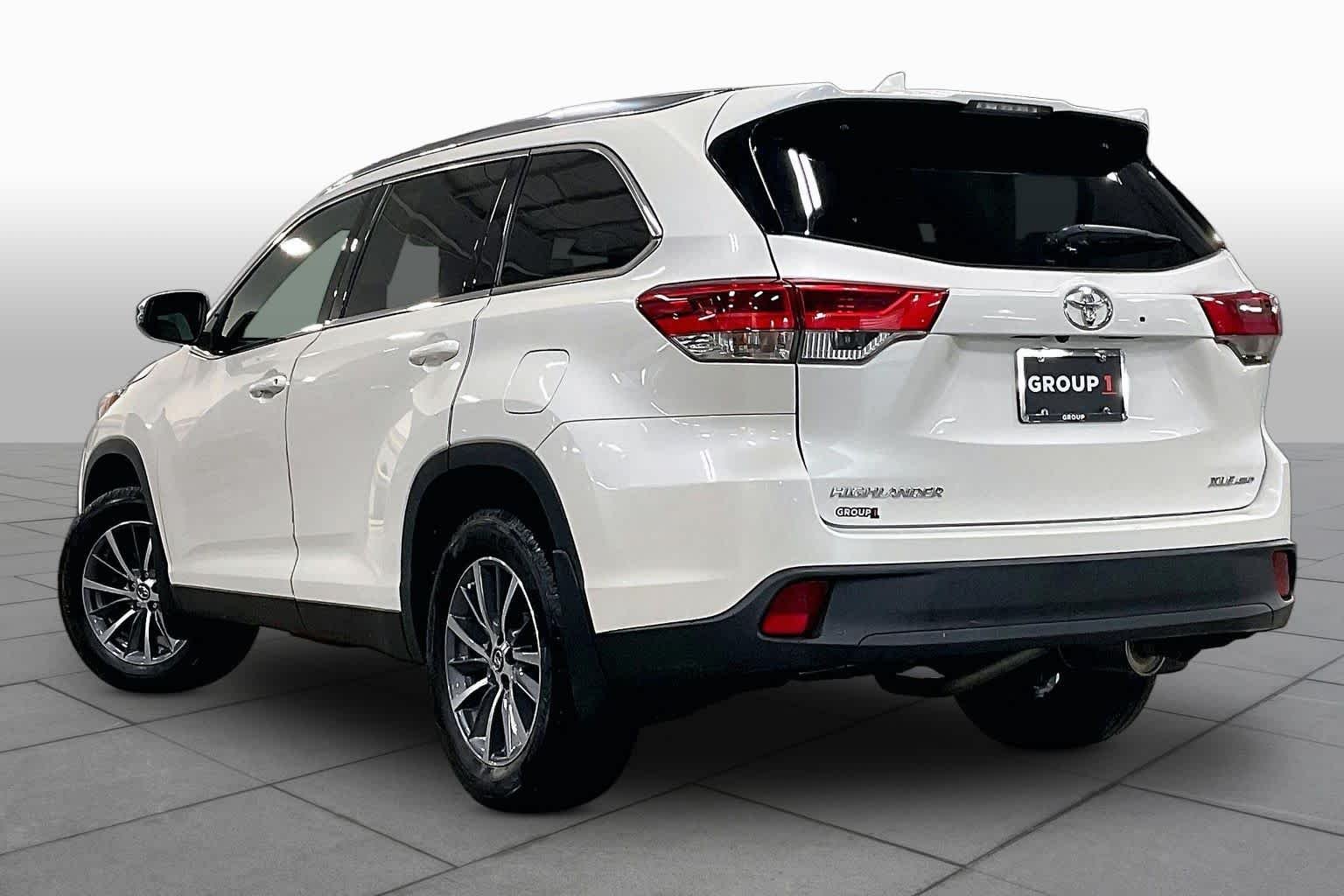 Used 2019 Blizzard Pearl Toyota XLE image 12
