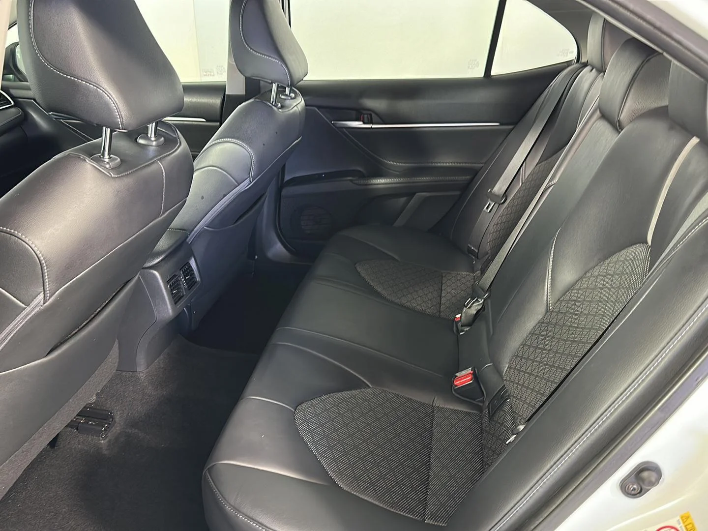 Used 2018 Pearl Toyota XSE image 22