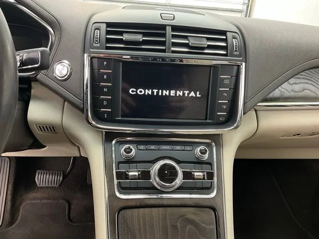 Used 2017 Black Lincoln Reserve image 9