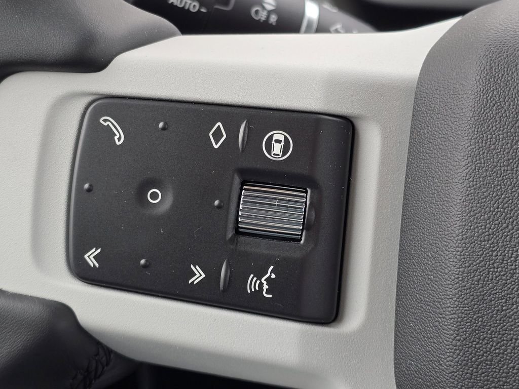 New 2026 Fuji White Land Rover X-Dynamic se image 17
