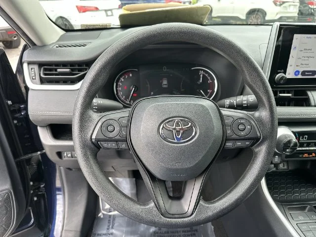 2025 Toyota RAV4 XLE - Photo 14