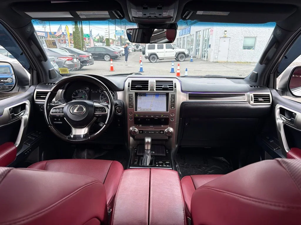 Used 2021 White Lexus 460 image 25