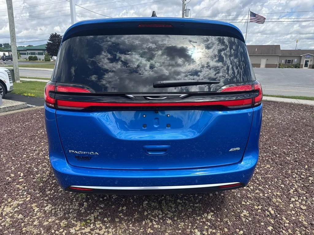 New 2027 Hydro Blue Pearl-Coat Exterior Paint Chrysler Select image 7