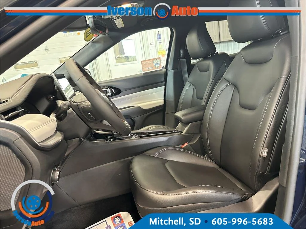 New 2026 Fathom Blue Pearl Coat Jeep Limited image 15