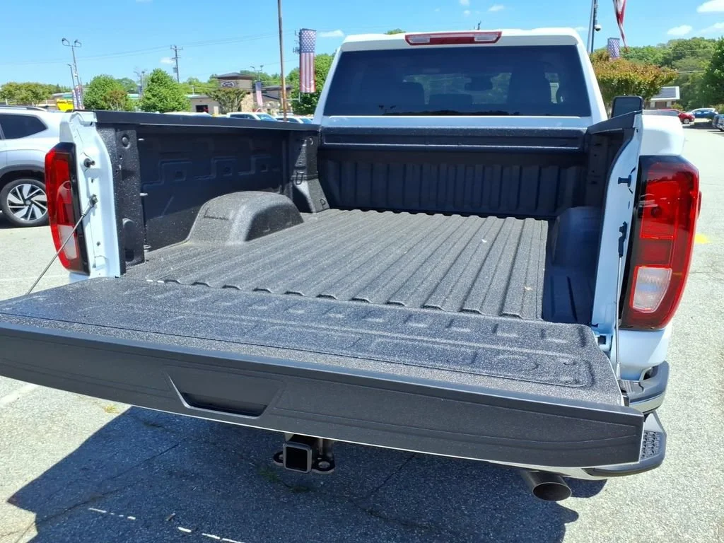 New 2026 Summit White GMC Pro image 28