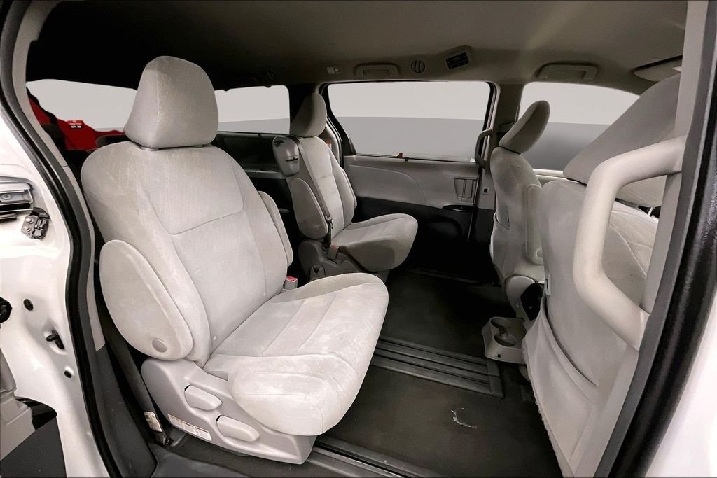 Used 2019 White Toyota LE image 31