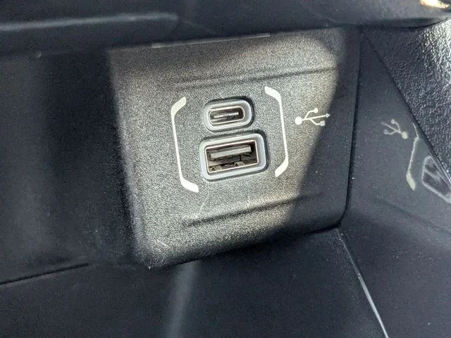 Used 2023 Red Jeep Latitude image 18
