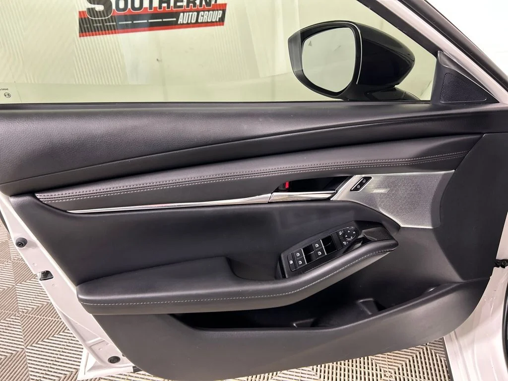 Used 2022 White Mazda Premium image 11