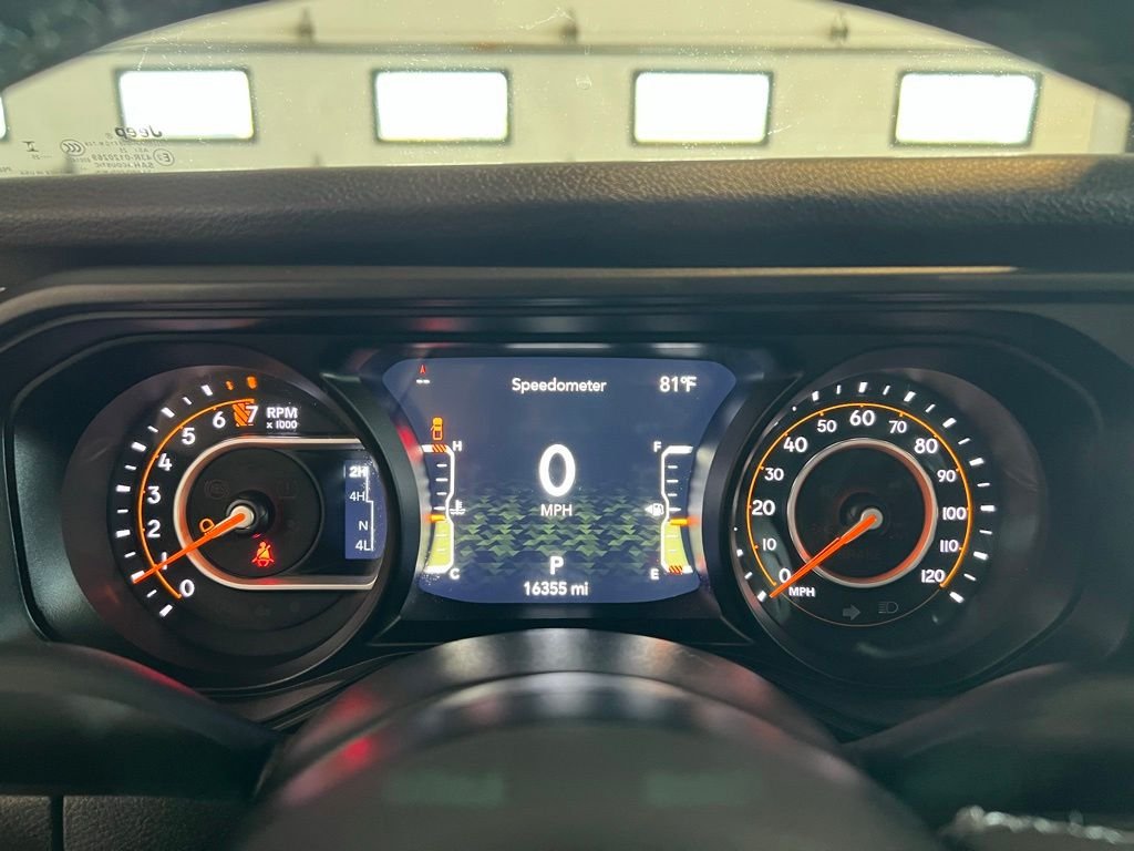 Used 2025 Granite Crystal Metallic Clear Jeep Sport S image 18