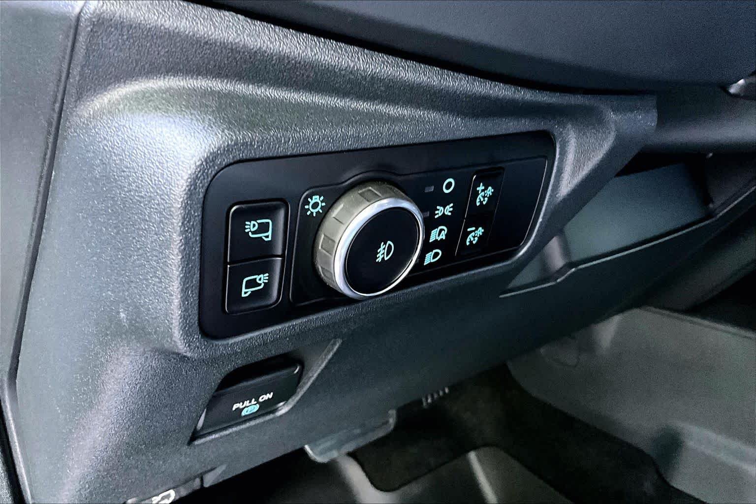 Used 2025 Shelter Green Metallic Ford Raptor image 32