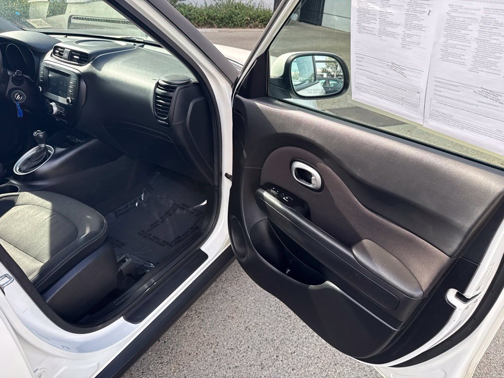 Used 2019 White Kia Plus image 17