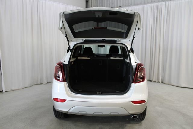 Used 2022 White Frost Tricoat Buick Preferred image 30