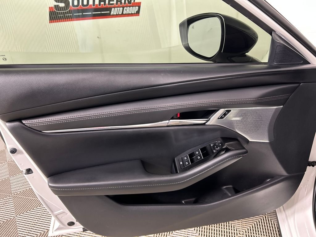 Used 2022 White Mazda Premium image 11
