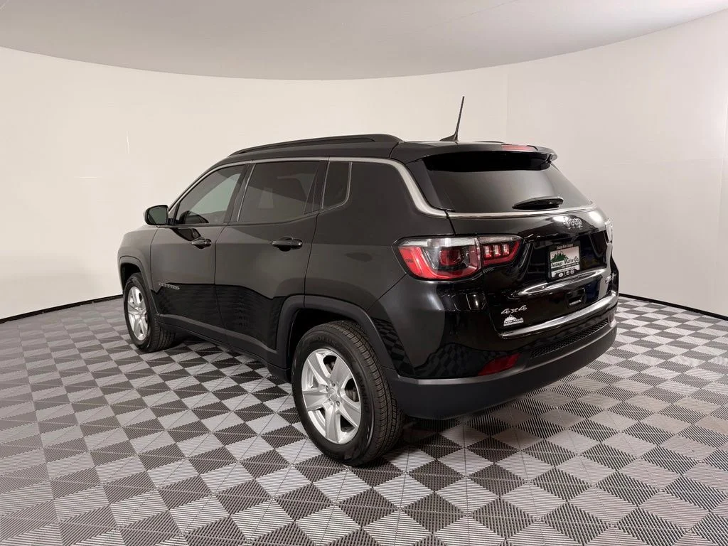 Used 2022 Black Jeep Latitude image 10