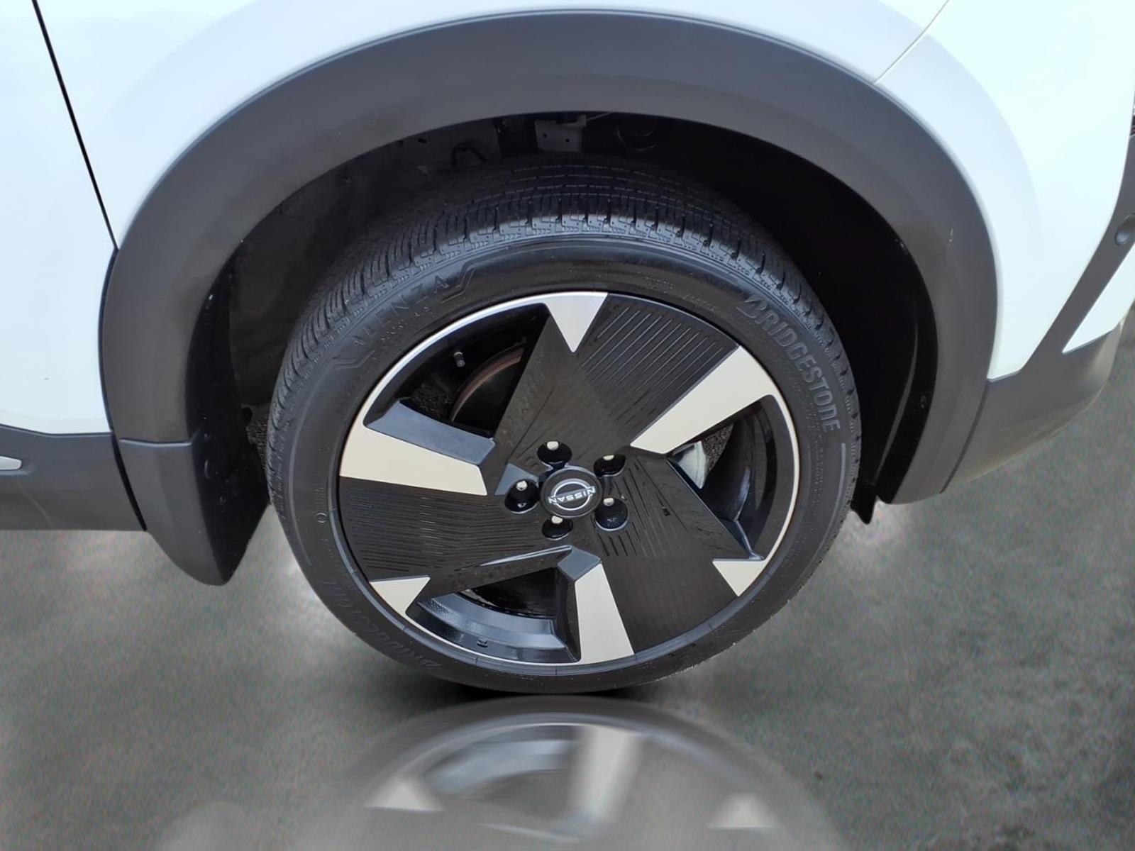 Used 2025 Aspen White Tricoat Qac Nissan SR image 10