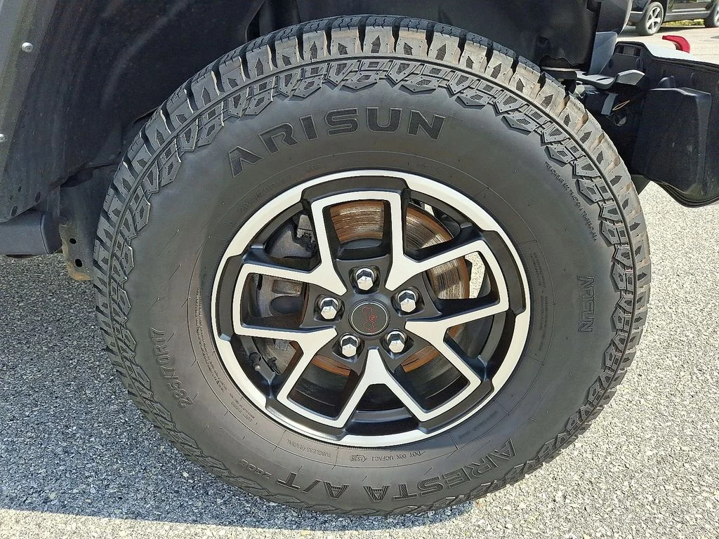 Used 2024 Gray Jeep Rubicon image 9