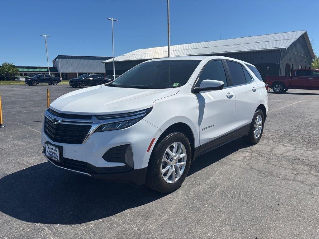 Used 2024 Summit White Chevrolet LT image 3
