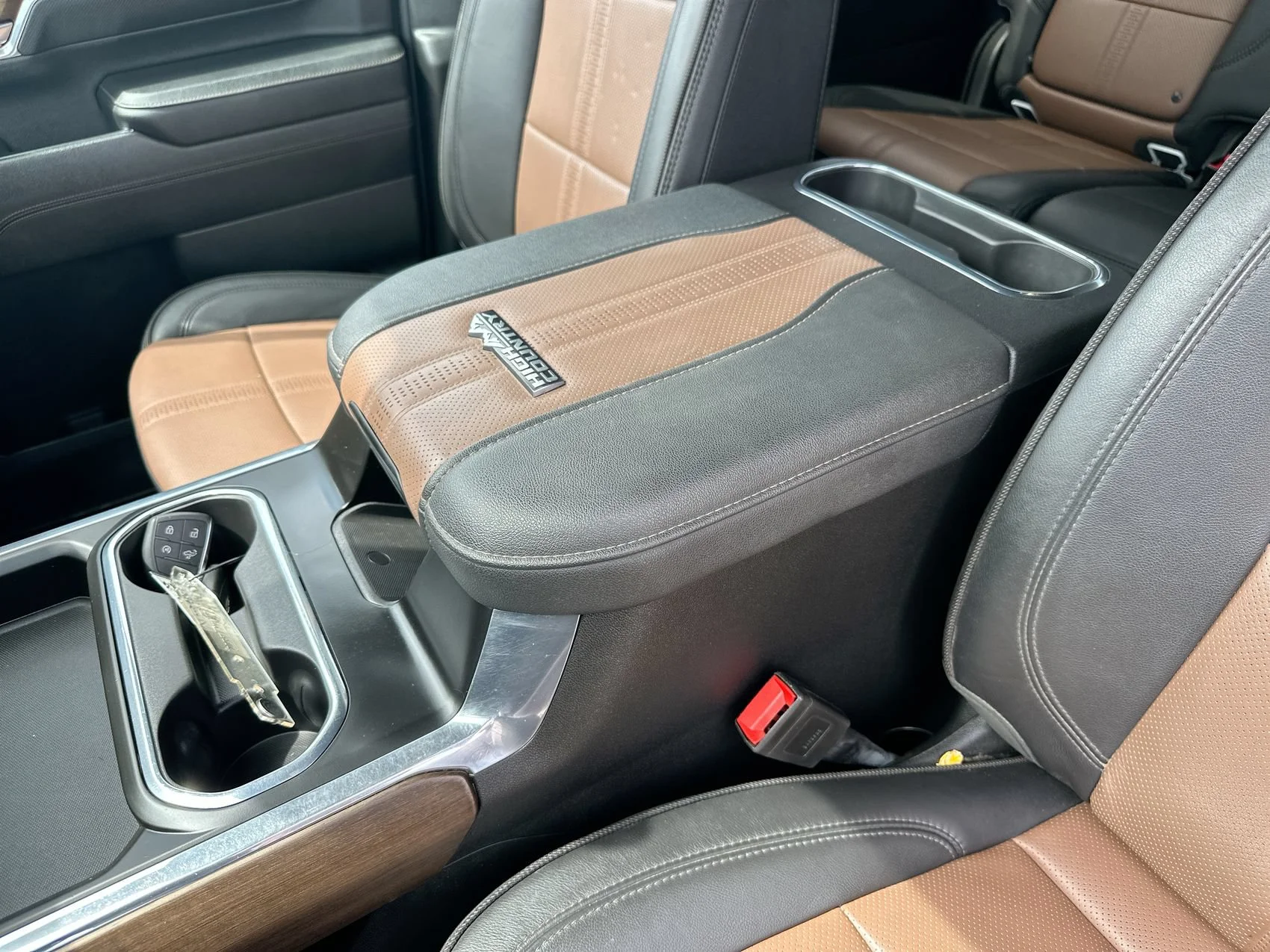 Used 2024 Pearl Chevrolet High Country image 21