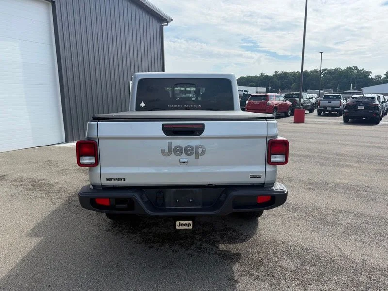 Used 2022 Silver Jeep Overland image 8