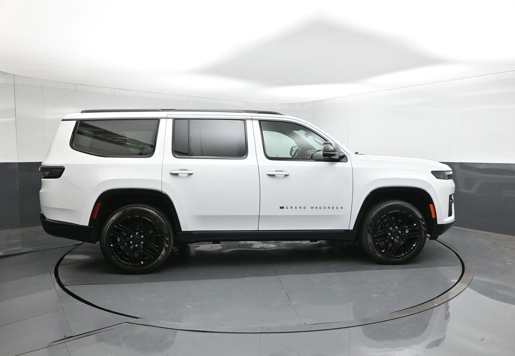 New 2026 Bright White Clear-Coat Exterior Paint Jeep Limited Reserve image 11
