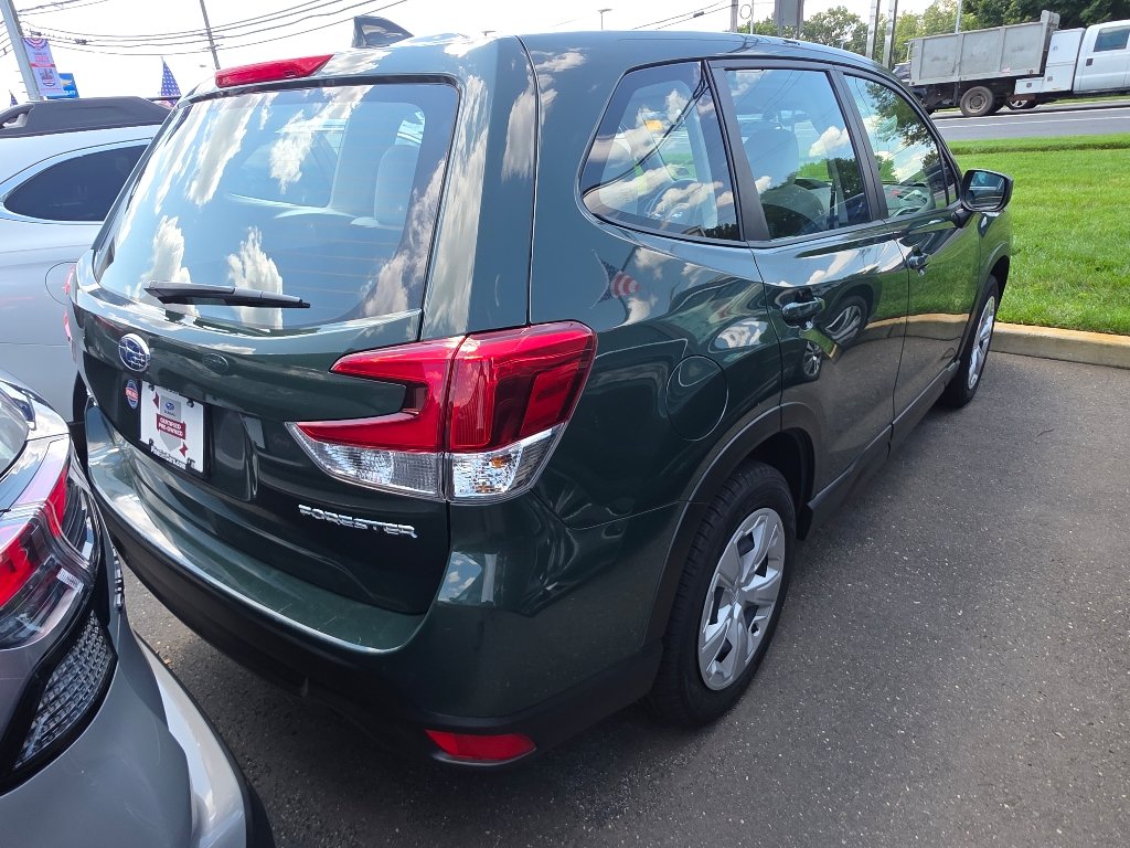 Used 2023 Green Subaru  image 3