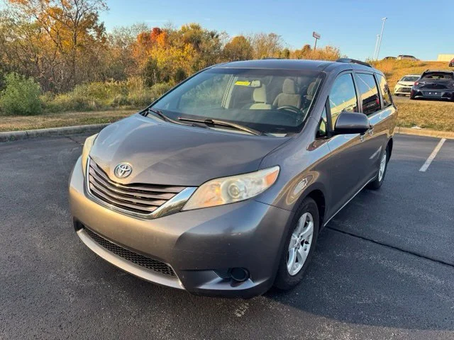 Used 2015 Gray Toyota LE image 7