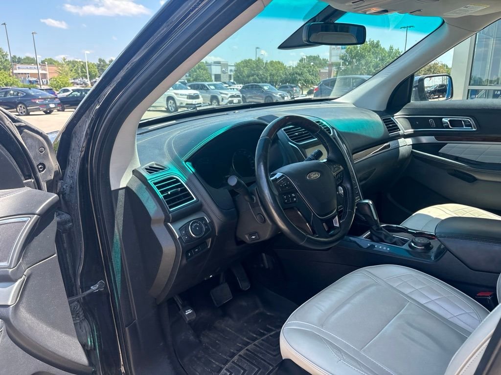 Used 2016 Black Ford Platinum image 10