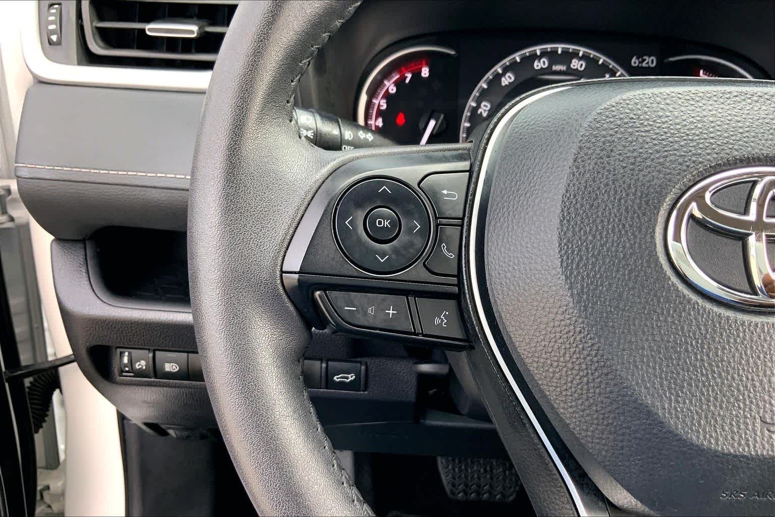 Used 2025 Wind Chill Pearl Toyota XLE Premium image 23