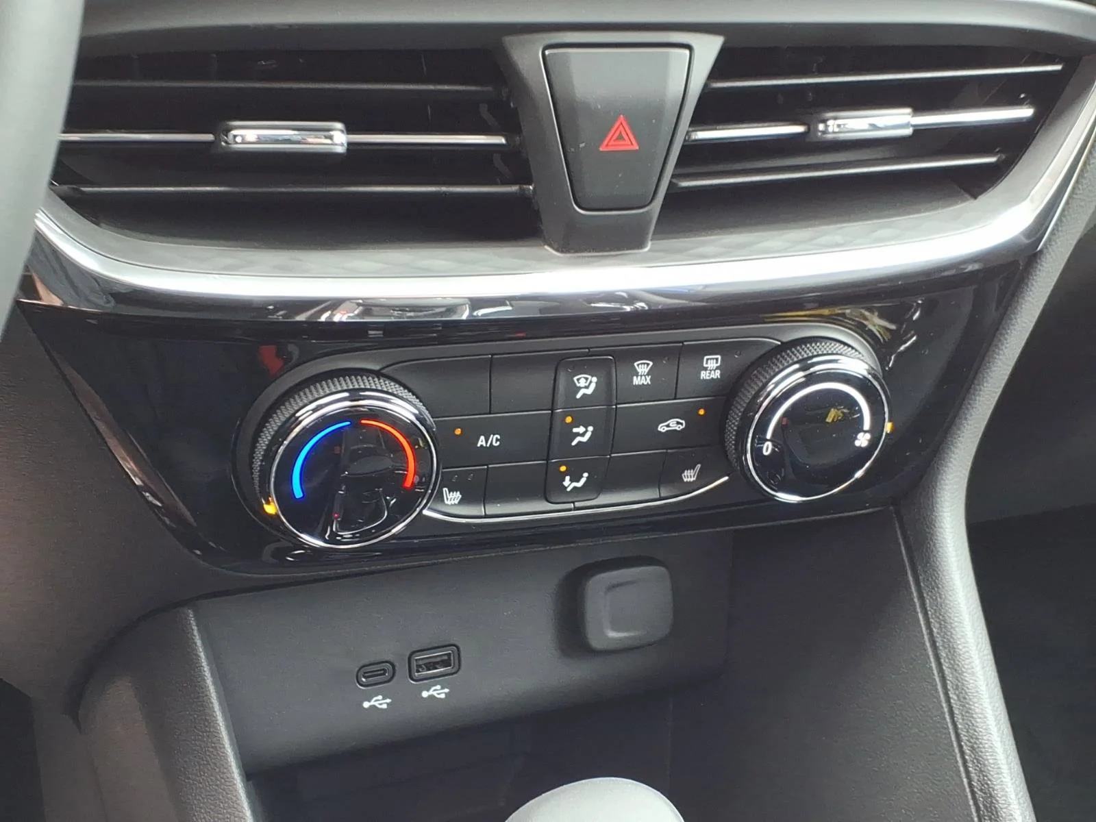 2026 Buick Encore GX Sport Touring - Photo 17
